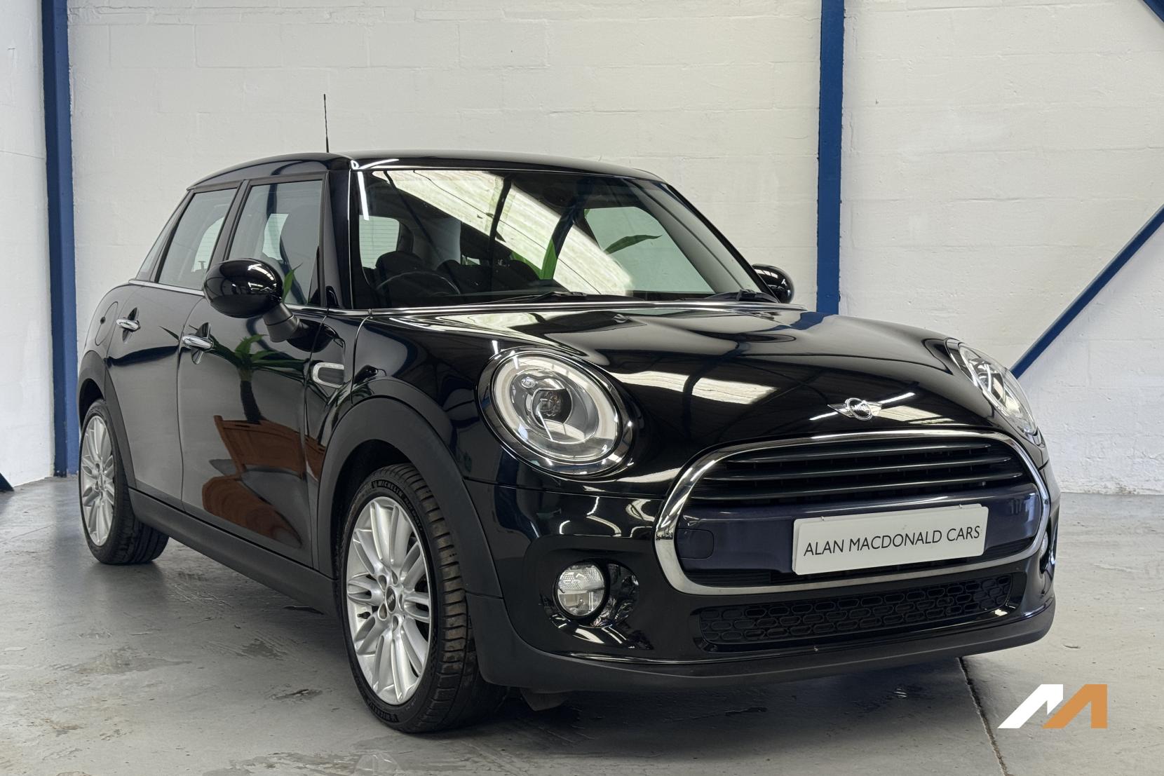 MINI Hatch 1.5 Cooper Hatchback 5dr Petrol Auto Euro 6 (s/s) (136 ps)