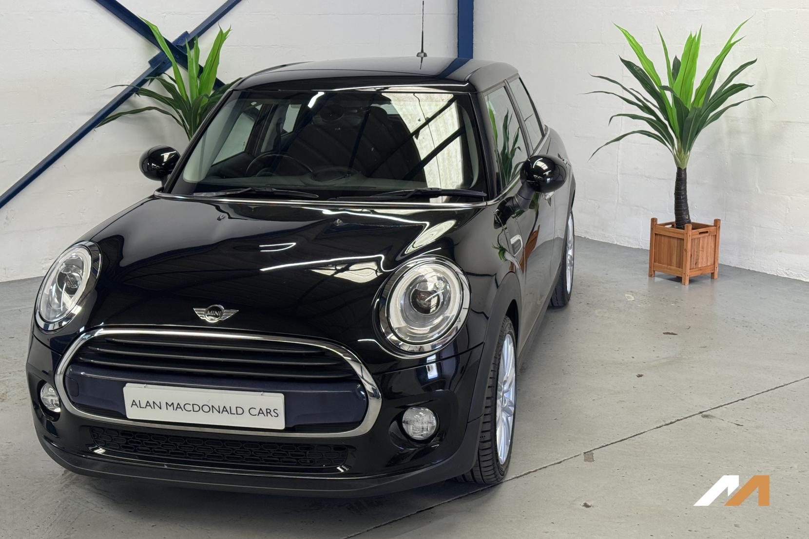 MINI Hatch 1.5 Cooper Hatchback 5dr Petrol Auto Euro 6 (s/s) (136 ps)