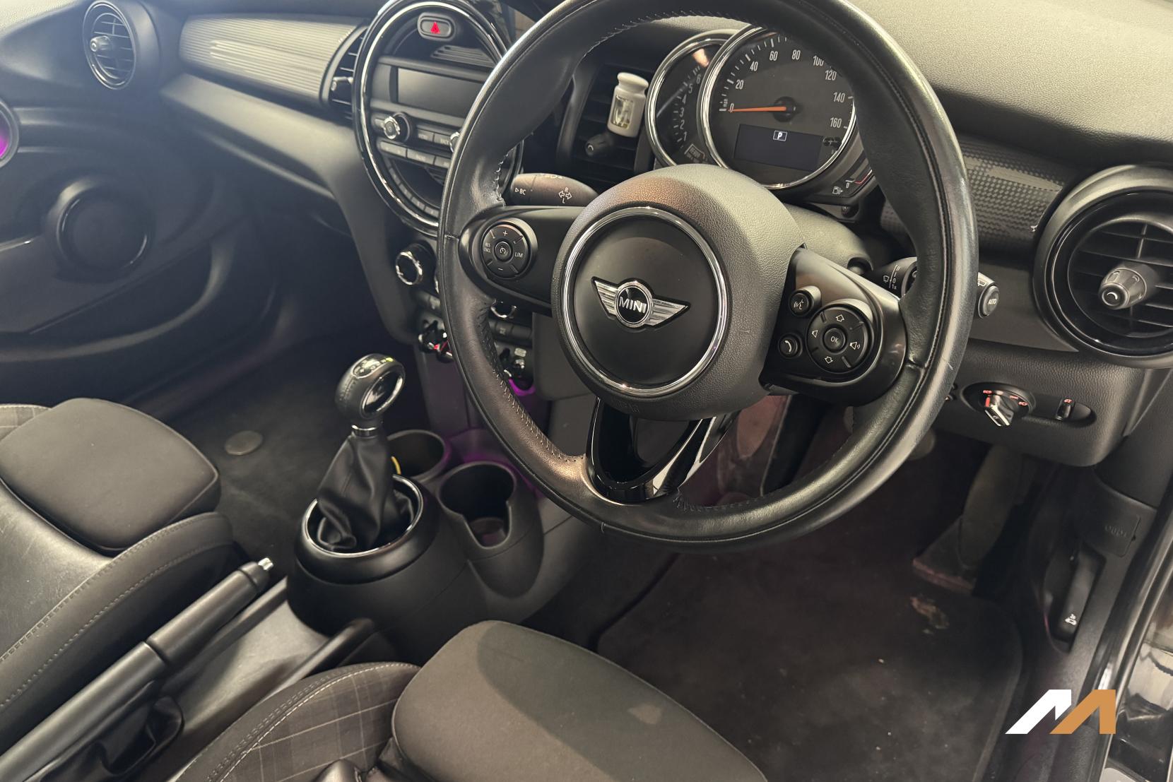 MINI Hatch 1.5 Cooper Hatchback 5dr Petrol Auto Euro 6 (s/s) (136 ps)