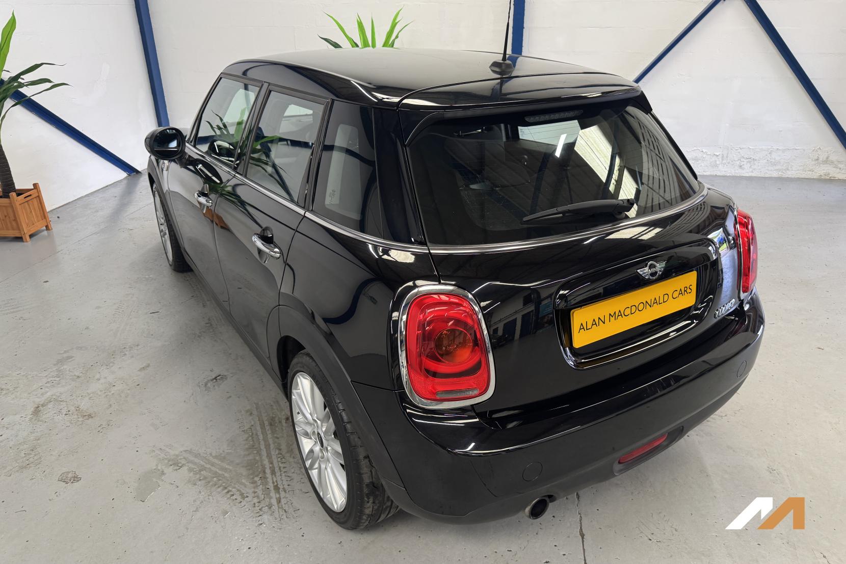 MINI Hatch 1.5 Cooper Hatchback 5dr Petrol Auto Euro 6 (s/s) (136 ps)