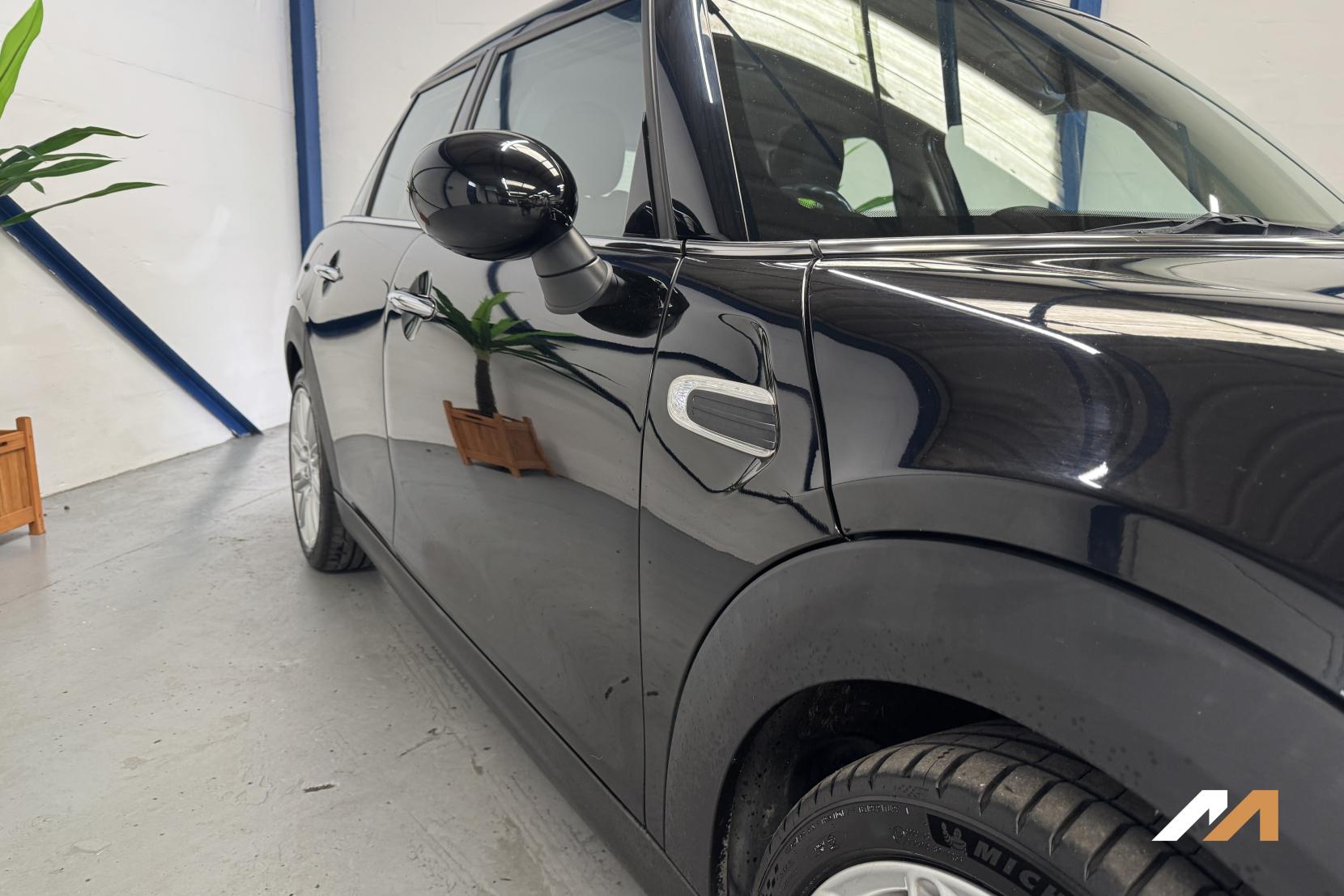 MINI Hatch 1.5 Cooper Hatchback 5dr Petrol Auto Euro 6 (s/s) (136 ps)