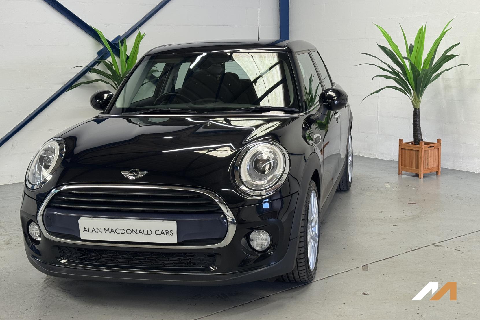 MINI Hatch 1.5 Cooper Hatchback 5dr Petrol Auto Euro 6 (s/s) (136 ps)