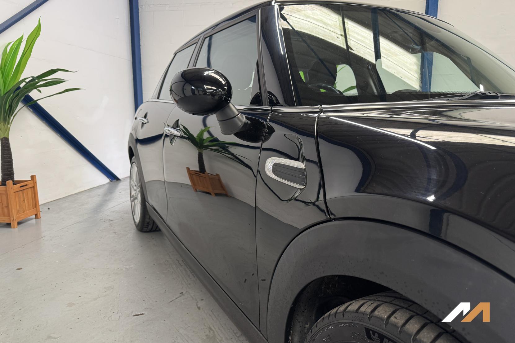 MINI Hatch 1.5 Cooper Hatchback 5dr Petrol Auto Euro 6 (s/s) (136 ps)