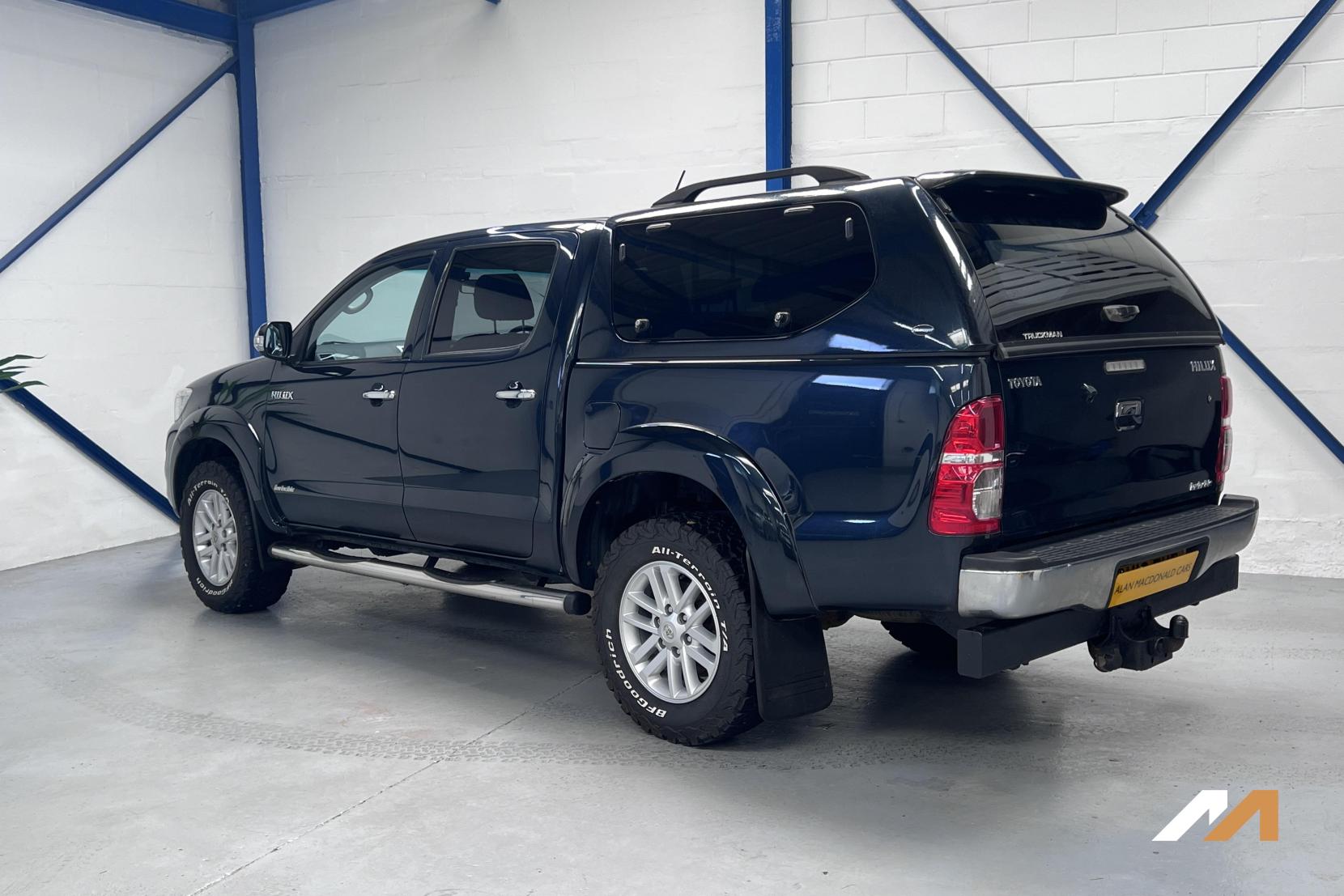 Toyota Hilux 3.0 D-4D Invincible Pickup 4dr Diesel Manual 4WD Euro 5 (171 ps)