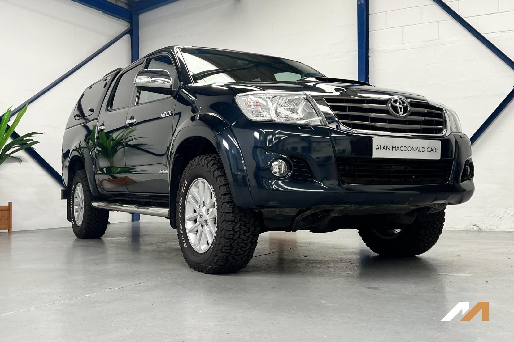 Toyota Hilux 3.0 D-4D Invincible Pickup 4dr Diesel Manual 4WD Euro 5 (171 ps)