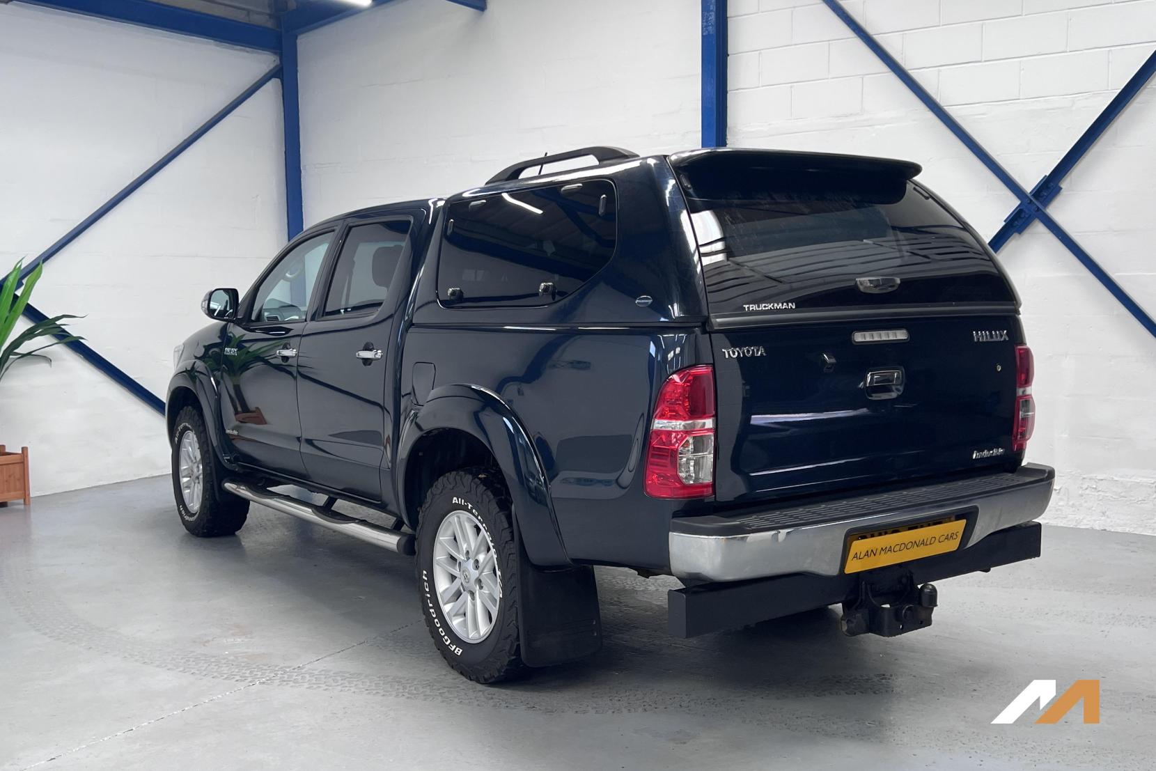 Toyota Hilux 3.0 D-4D Invincible Pickup 4dr Diesel Manual 4WD Euro 5 (171 ps)