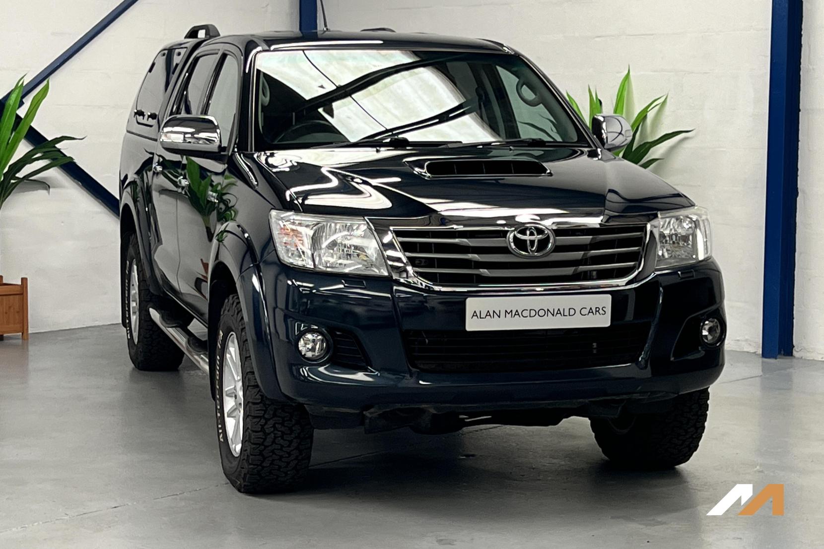 Toyota Hilux 3.0 D-4D Invincible Pickup 4dr Diesel Manual 4WD Euro 5 (171 ps)