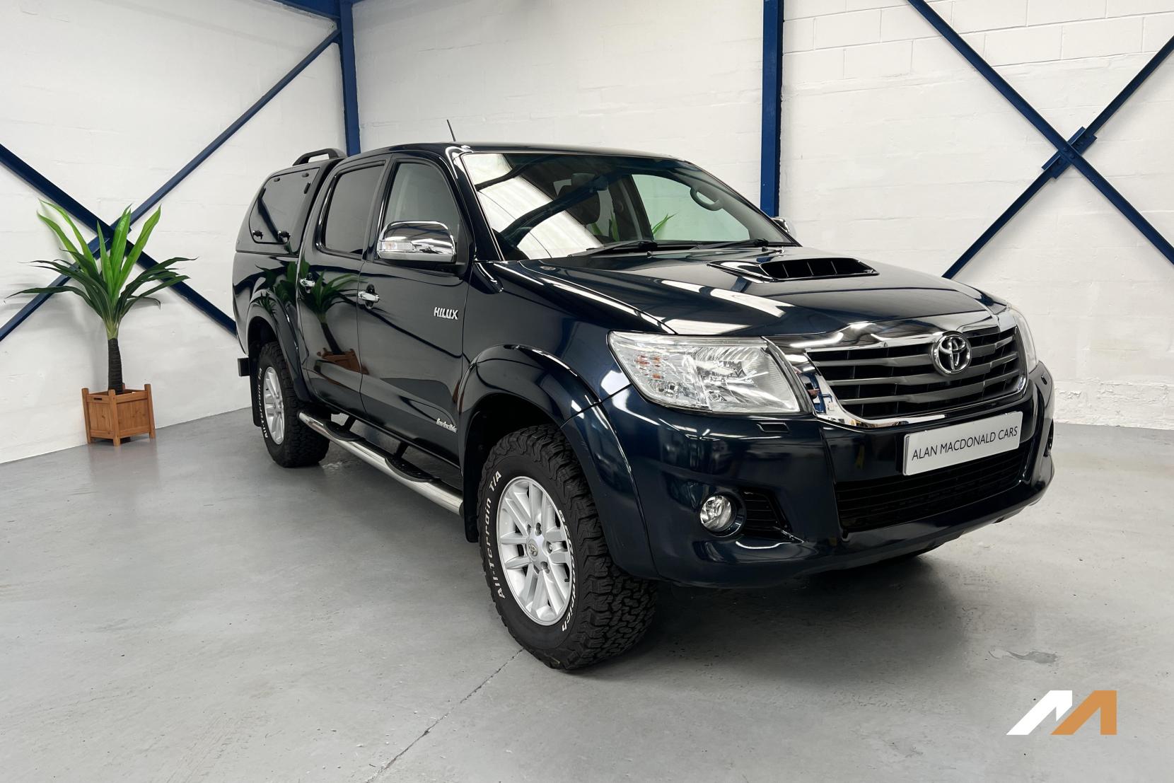 Toyota Hilux 3.0 D-4D Invincible Pickup 4dr Diesel Manual 4WD Euro 5 (171 ps)