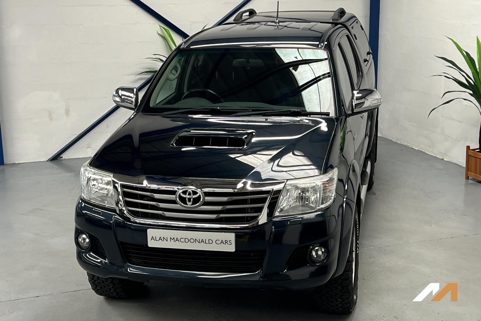 Toyota Hilux 3.0 D-4D Invincible Pickup 4dr Diesel Manual 4WD Euro 5 (171 ps)