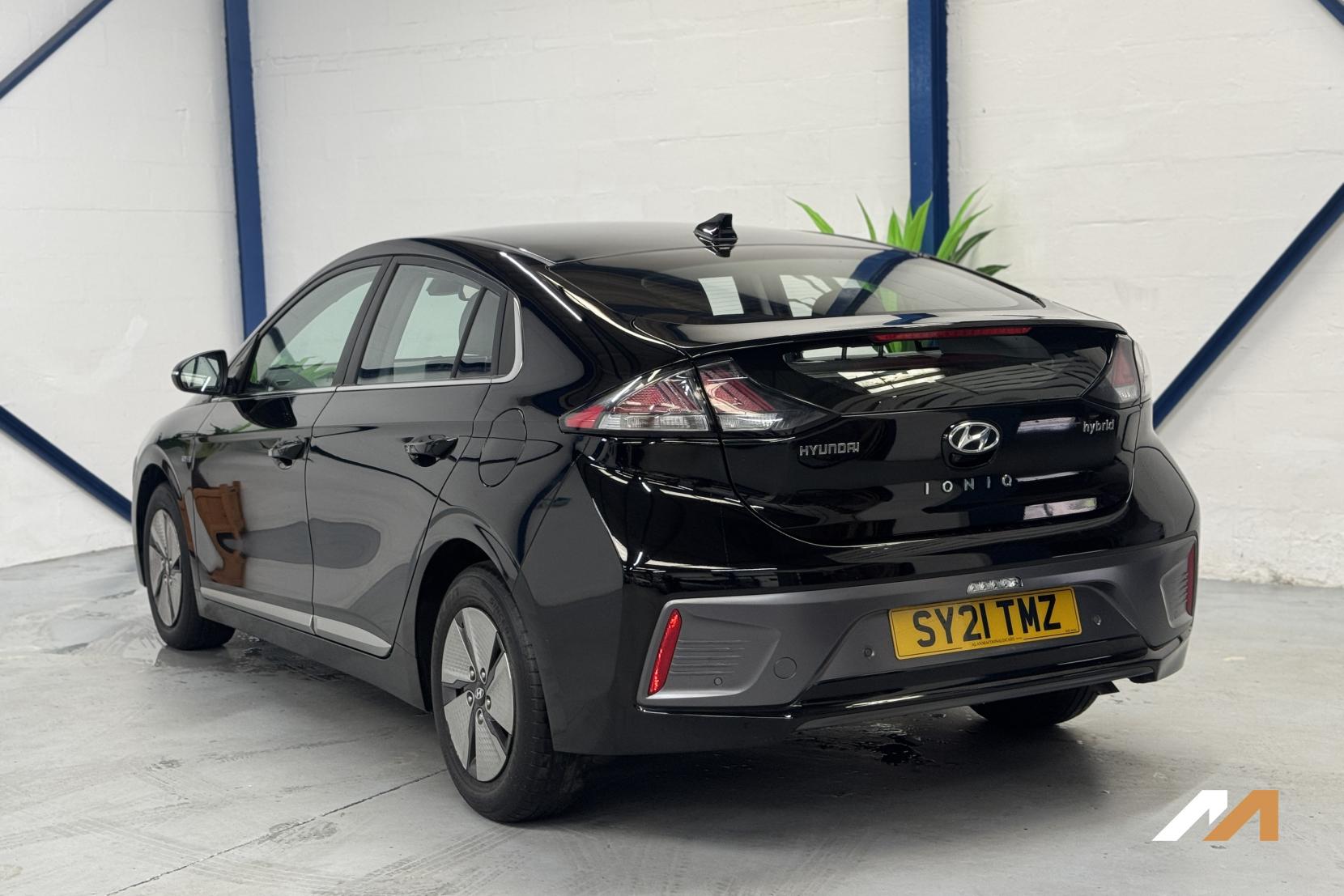Hyundai IONIQ 1.6 h-GDi Premium Hatchback 5dr Petrol Hybrid DCT Euro 6 (s/s) (141 ps)