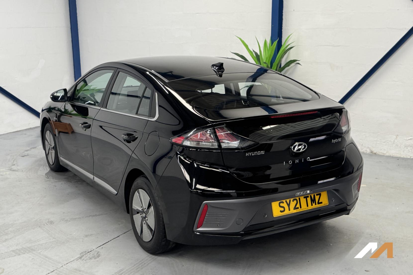 Hyundai IONIQ 1.6 h-GDi Premium Hatchback 5dr Petrol Hybrid DCT Euro 6 (s/s) (141 ps)