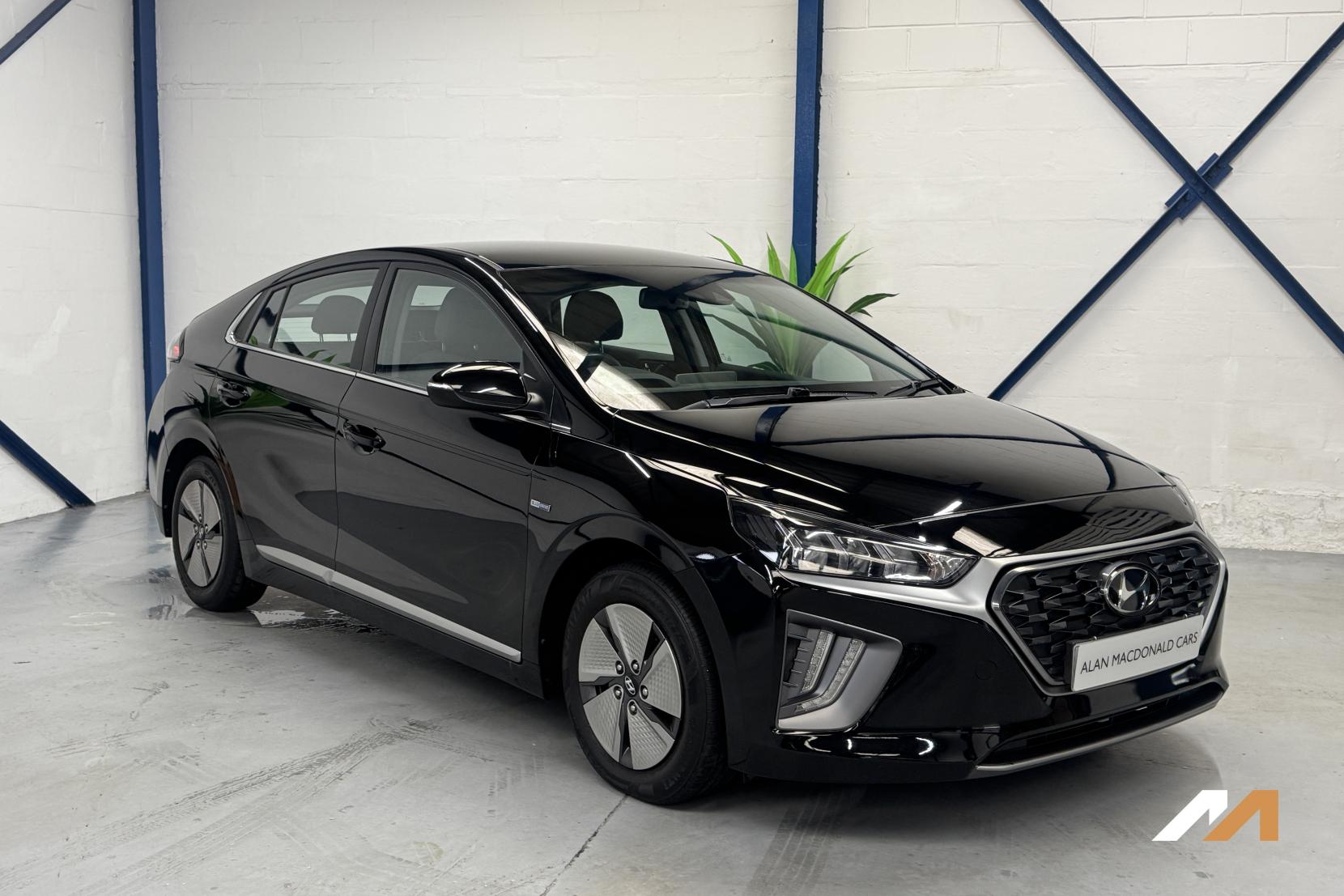 Hyundai IONIQ 1.6 h-GDi Premium Hatchback 5dr Petrol Hybrid DCT Euro 6 (s/s) (141 ps)