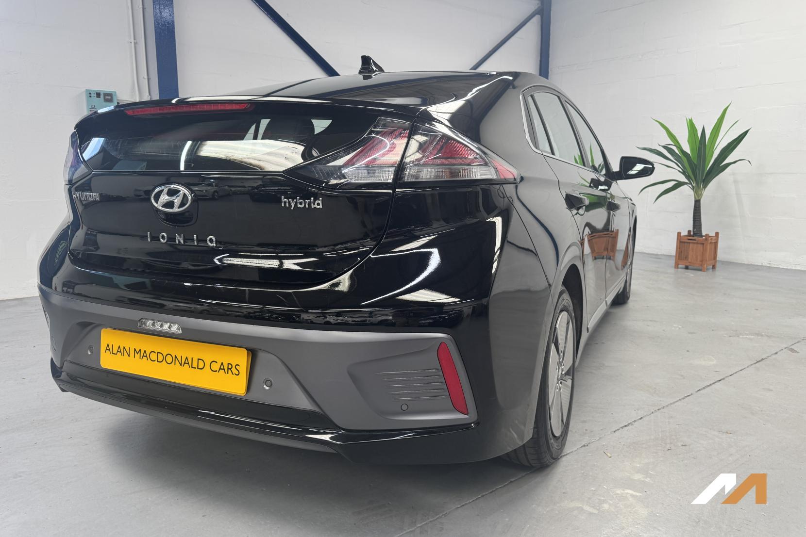 Hyundai IONIQ 1.6 h-GDi Premium Hatchback 5dr Petrol Hybrid DCT Euro 6 (s/s) (141 ps)