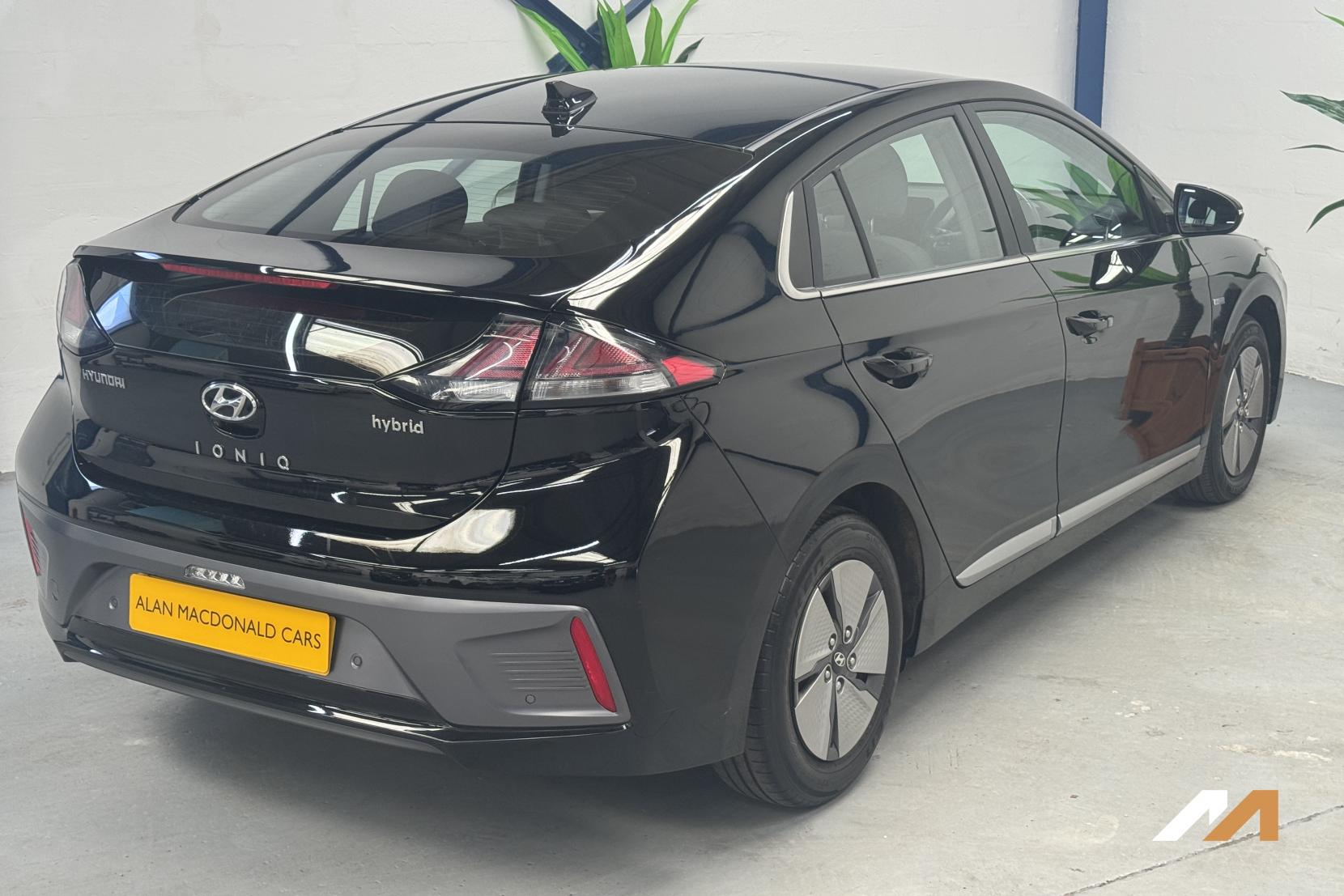 Hyundai IONIQ 1.6 h-GDi Premium Hatchback 5dr Petrol Hybrid DCT Euro 6 (s/s) (141 ps)