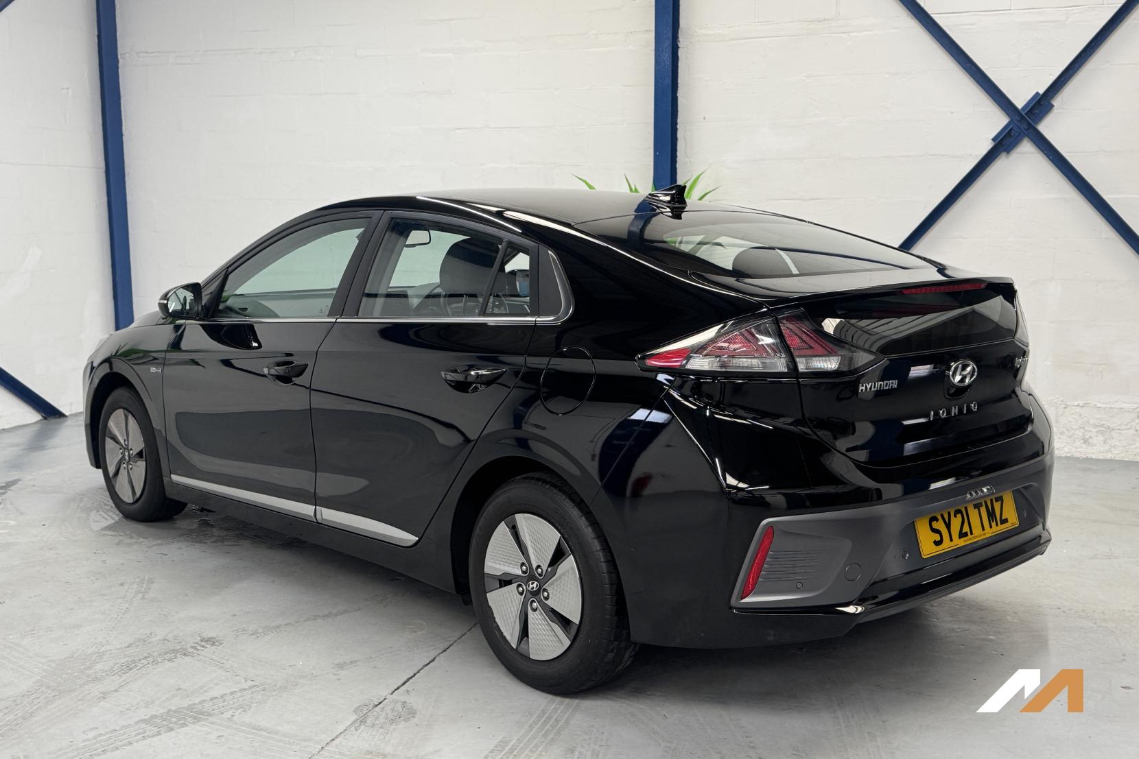 Hyundai IONIQ 1.6 h-GDi Premium Hatchback 5dr Petrol Hybrid DCT Euro 6 (s/s) (141 ps)