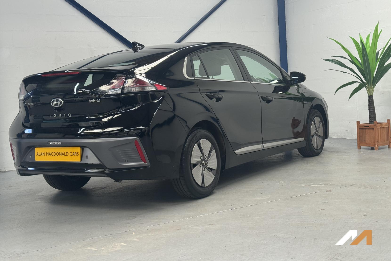 Hyundai IONIQ 1.6 h-GDi Premium Hatchback 5dr Petrol Hybrid DCT Euro 6 (s/s) (141 ps)