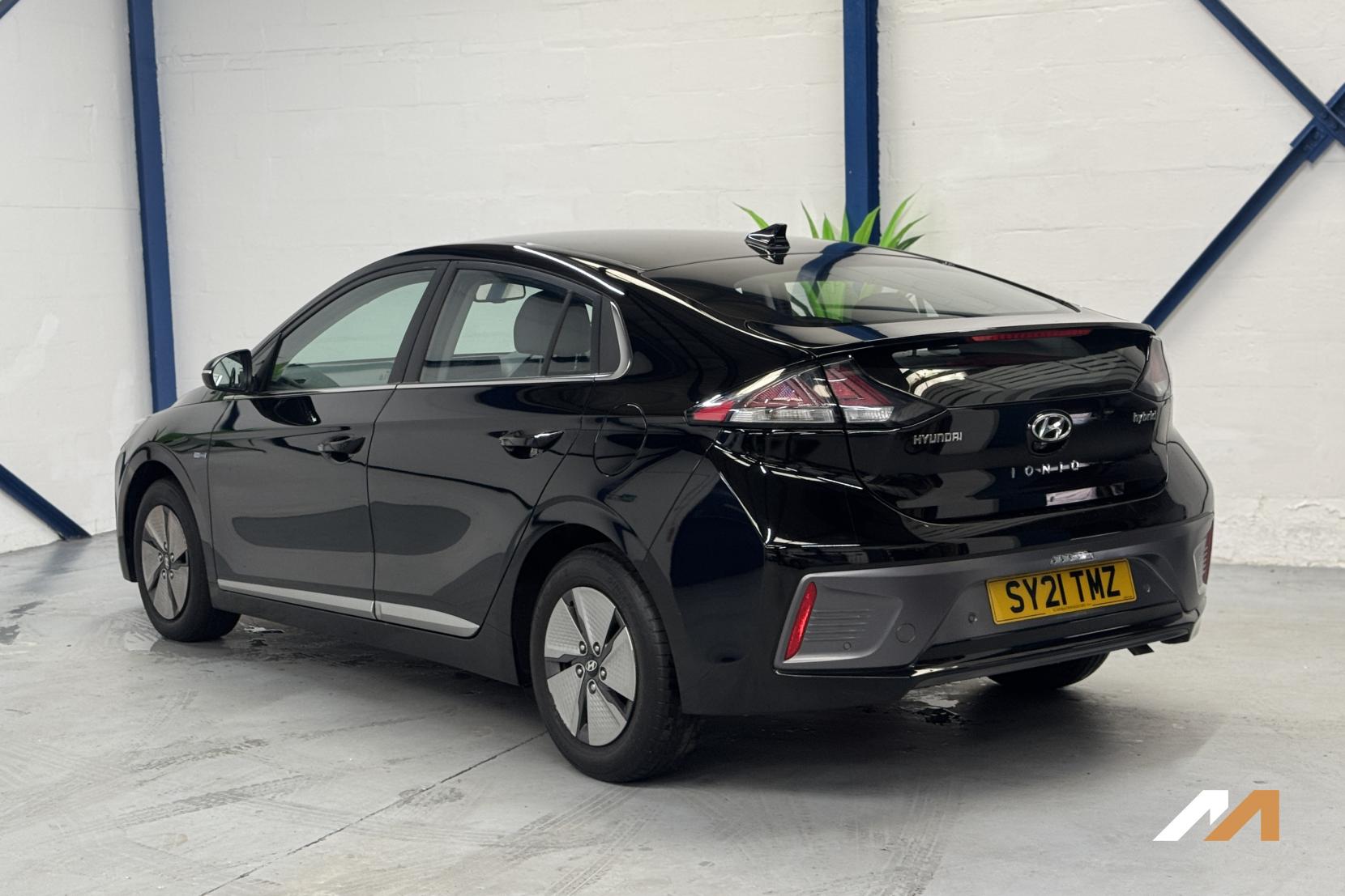 Hyundai IONIQ 1.6 h-GDi Premium Hatchback 5dr Petrol Hybrid DCT Euro 6 (s/s) (141 ps)