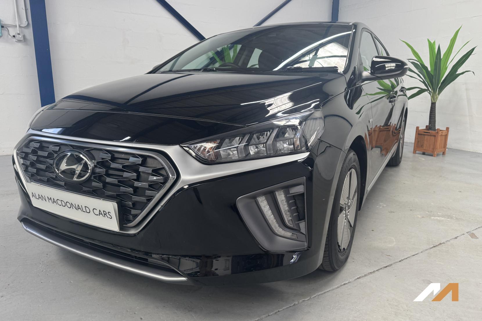 Hyundai IONIQ 1.6 h-GDi Premium Hatchback 5dr Petrol Hybrid DCT Euro 6 (s/s) (141 ps)