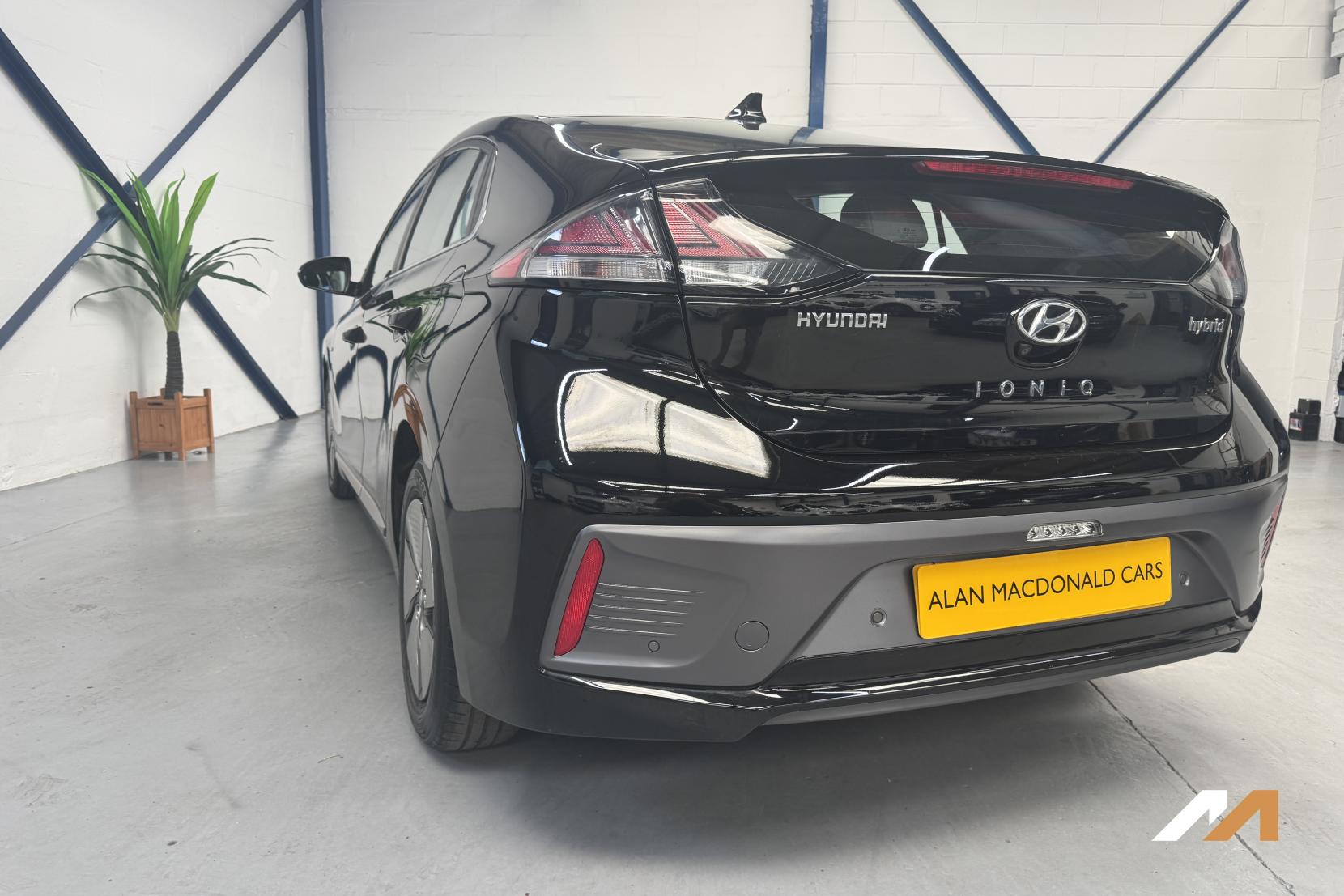 Hyundai IONIQ 1.6 h-GDi Premium Hatchback 5dr Petrol Hybrid DCT Euro 6 (s/s) (141 ps)