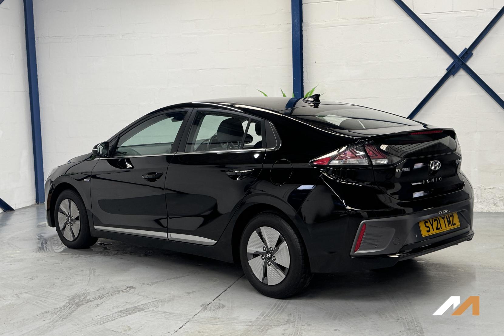 Hyundai IONIQ 1.6 h-GDi Premium Hatchback 5dr Petrol Hybrid DCT Euro 6 (s/s) (141 ps)