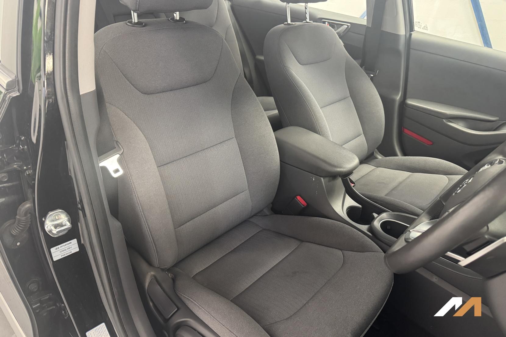 Hyundai IONIQ 1.6 h-GDi Premium Hatchback 5dr Petrol Hybrid DCT Euro 6 (s/s) (141 ps)