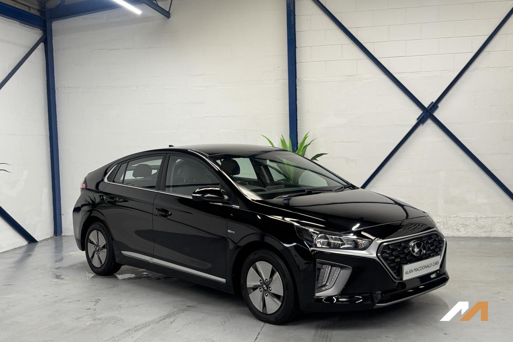 Hyundai IONIQ 1.6 h-GDi Premium Hatchback 5dr Petrol Hybrid DCT Euro 6 (s/s) (141 ps)
