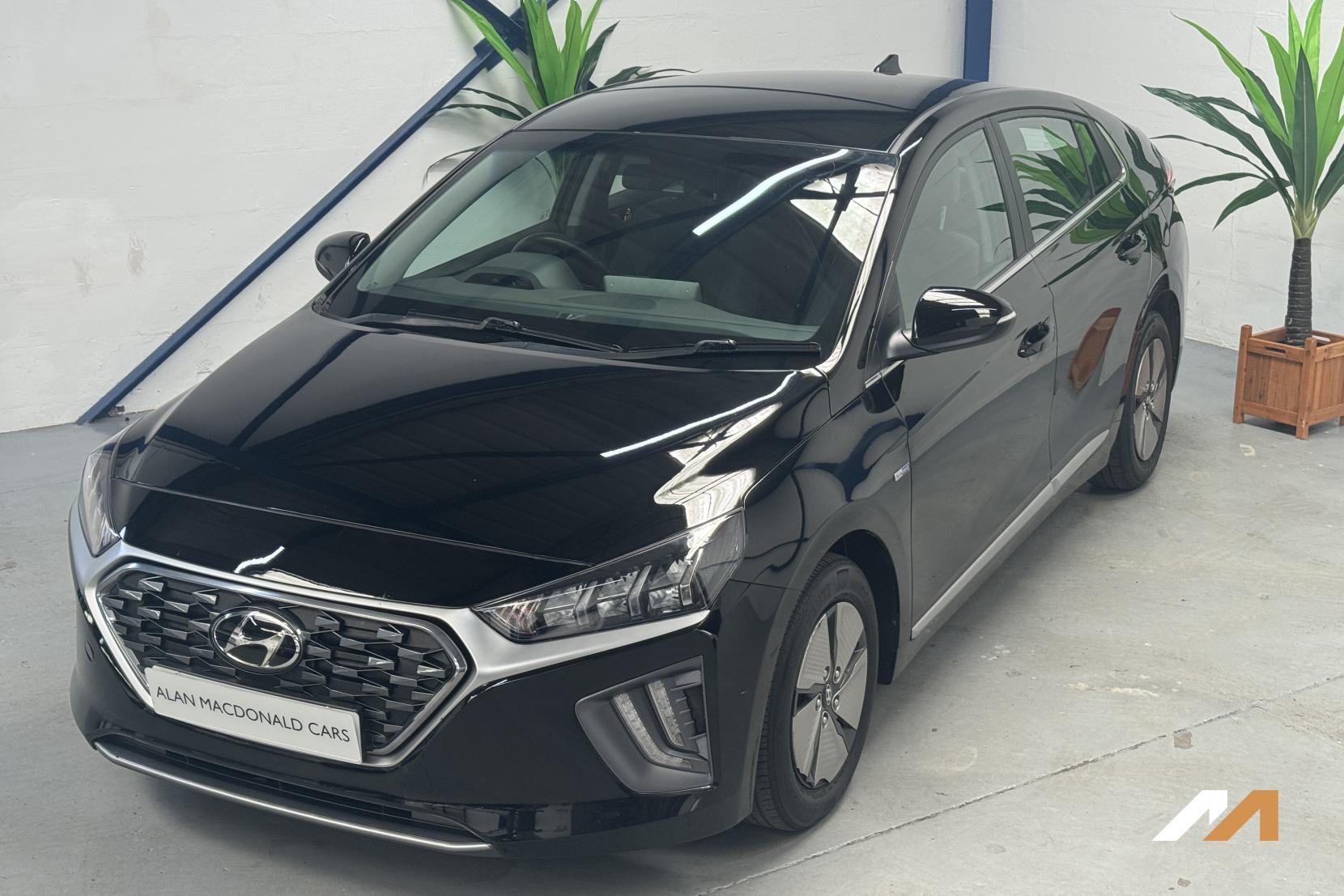 Hyundai IONIQ 1.6 h-GDi Premium Hatchback 5dr Petrol Hybrid DCT Euro 6 (s/s) (141 ps)