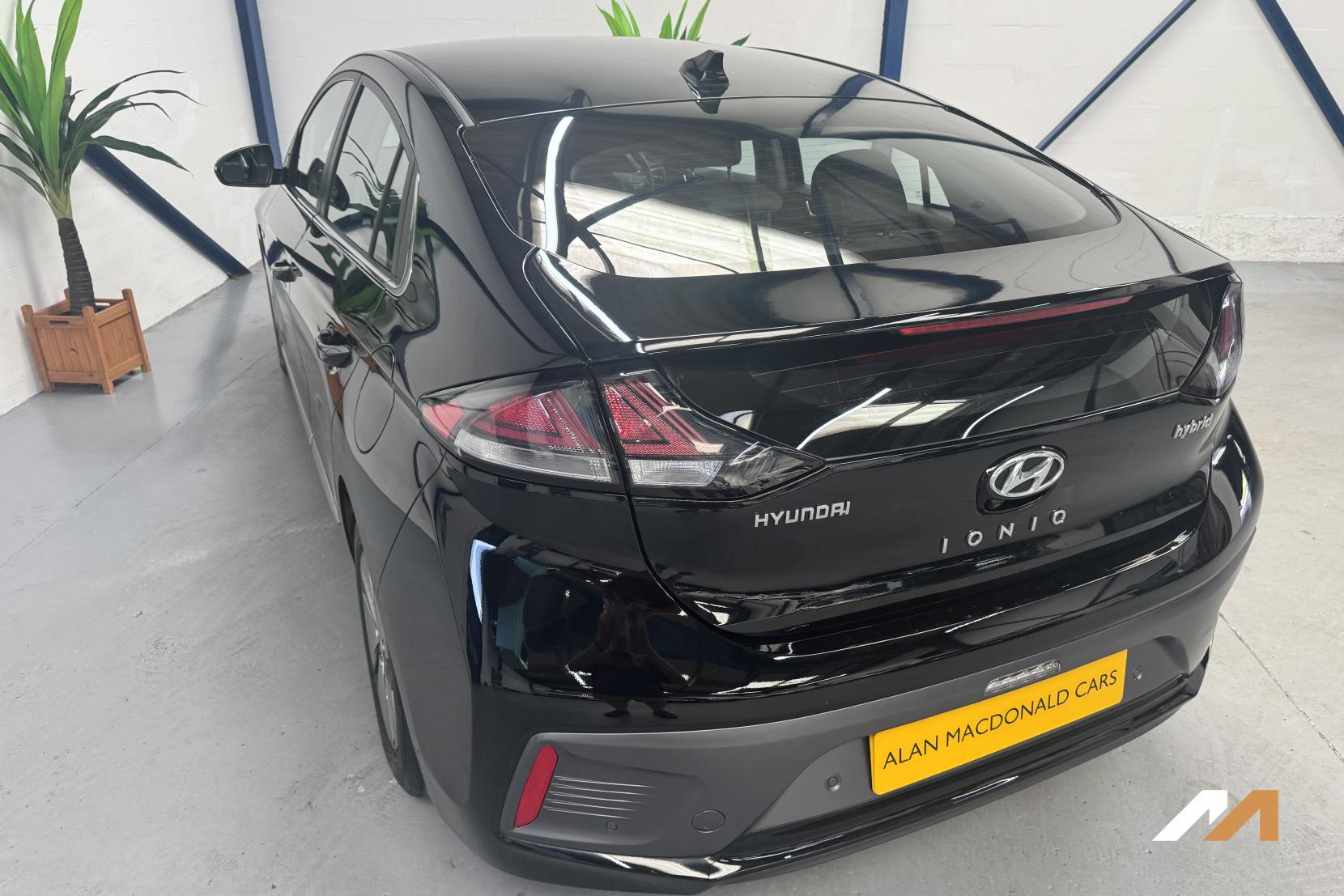 Hyundai IONIQ 1.6 h-GDi Premium Hatchback 5dr Petrol Hybrid DCT Euro 6 (s/s) (141 ps)