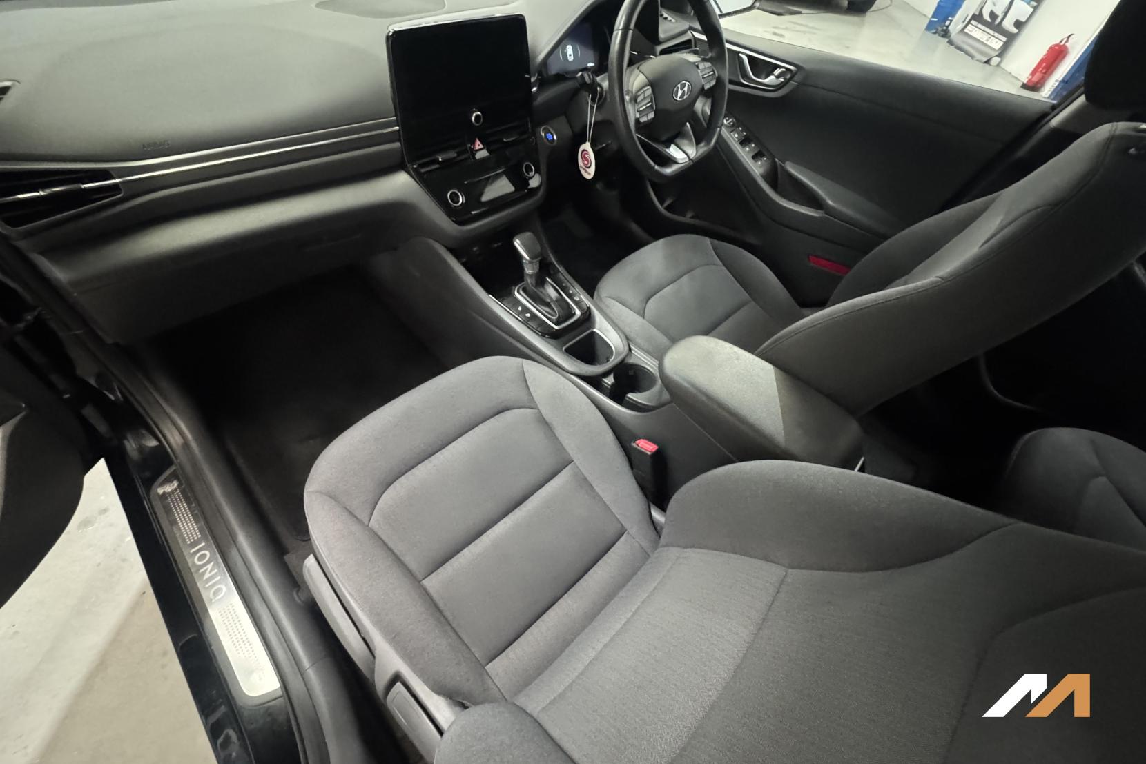 Hyundai IONIQ 1.6 h-GDi Premium Hatchback 5dr Petrol Hybrid DCT Euro 6 (s/s) (141 ps)