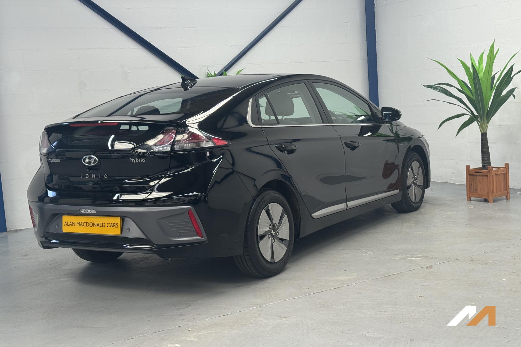 Hyundai IONIQ 1.6 h-GDi Premium Hatchback 5dr Petrol Hybrid DCT Euro 6 (s/s) (141 ps)