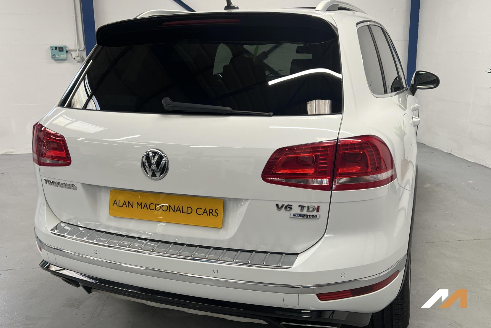 Volkswagen Touareg 3.0 TDI V6 BlueMotion Tech R-Line SUV 5dr Diesel Tiptronic 4WD Euro 6 (s/s) (262 ps)