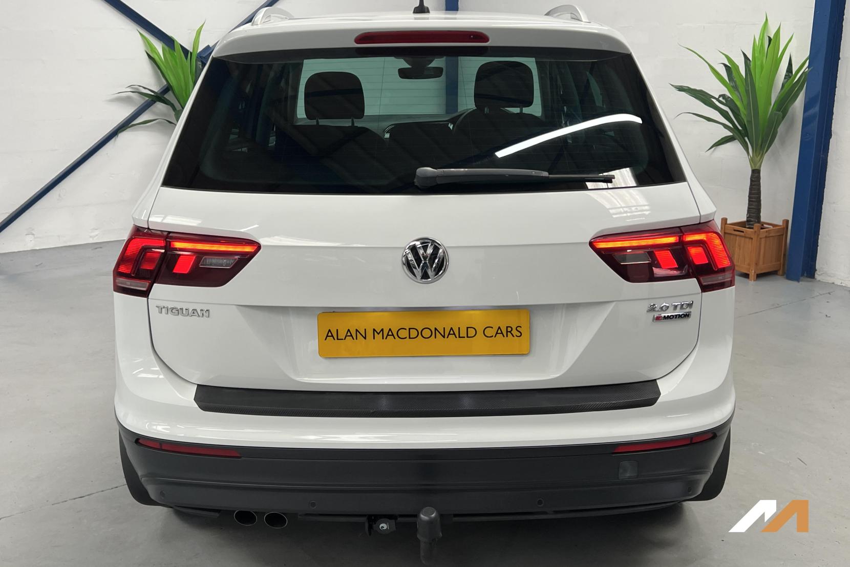 Volkswagen Tiguan 2.0 TDI BlueMotion Tech SE Navigation SUV 5dr Diesel Manual 4Motion Euro 6 (s/s) (150 ps)