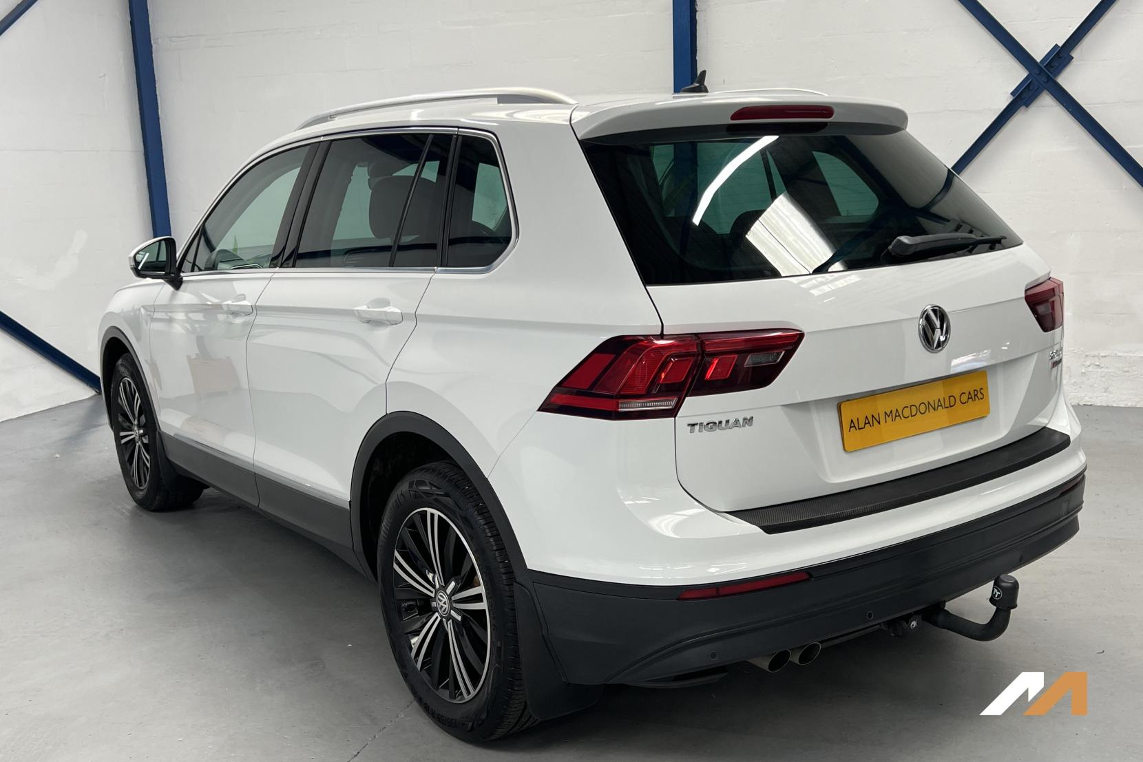 Volkswagen Tiguan 2.0 TDI BlueMotion Tech SE Navigation SUV 5dr Diesel Manual 4Motion Euro 6 (s/s) (150 ps)