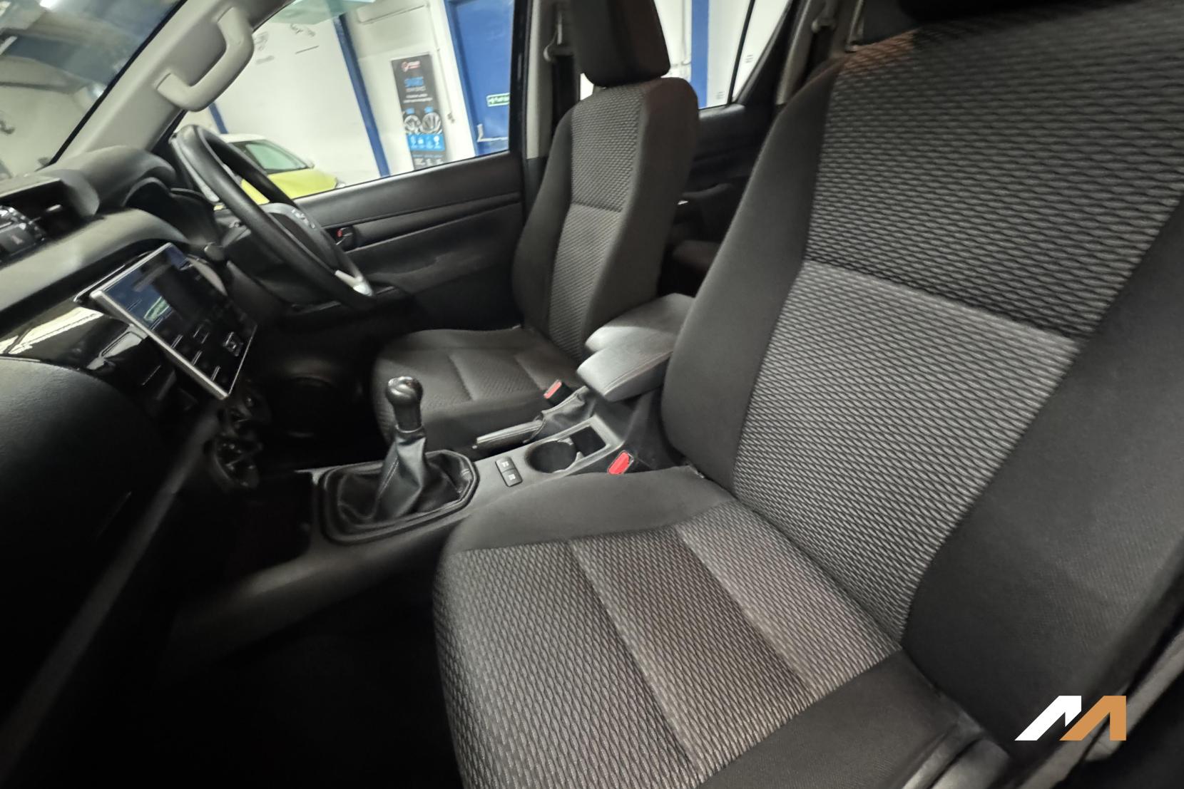 Toyota Hilux 2.4 D-4D Active Pickup Double Cab 4dr Diesel Manual 4WD Euro 6 (3.5t) (150 ps)