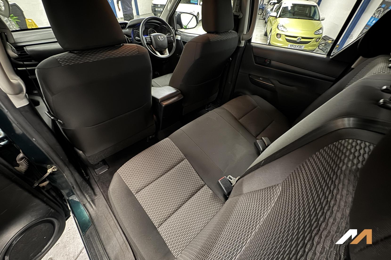 Toyota Hilux 2.4 D-4D Active Pickup Double Cab 4dr Diesel Manual 4WD Euro 6 (3.5t) (150 ps)