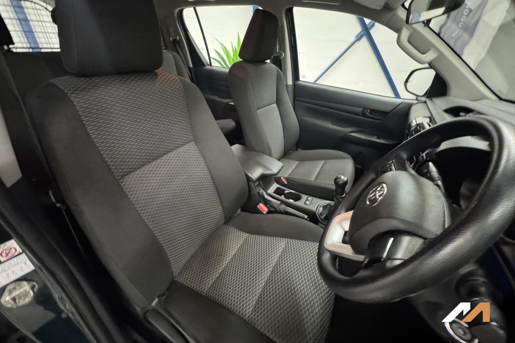 Toyota Hilux 2.4 D-4D Active Pickup Double Cab 4dr Diesel Manual 4WD Euro 6 (3.5t) (150 ps)