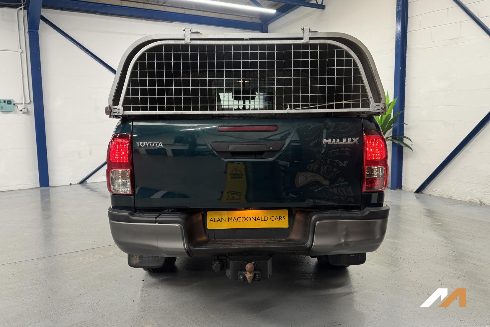 Toyota Hilux 2.4 D-4D Active Pickup Double Cab 4dr Diesel Manual 4WD Euro 6 (3.5t) (150 ps)