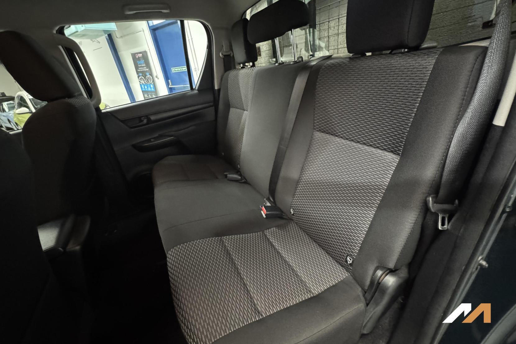 Toyota Hilux 2.4 D-4D Active Pickup Double Cab 4dr Diesel Manual 4WD Euro 6 (3.5t) (150 ps)