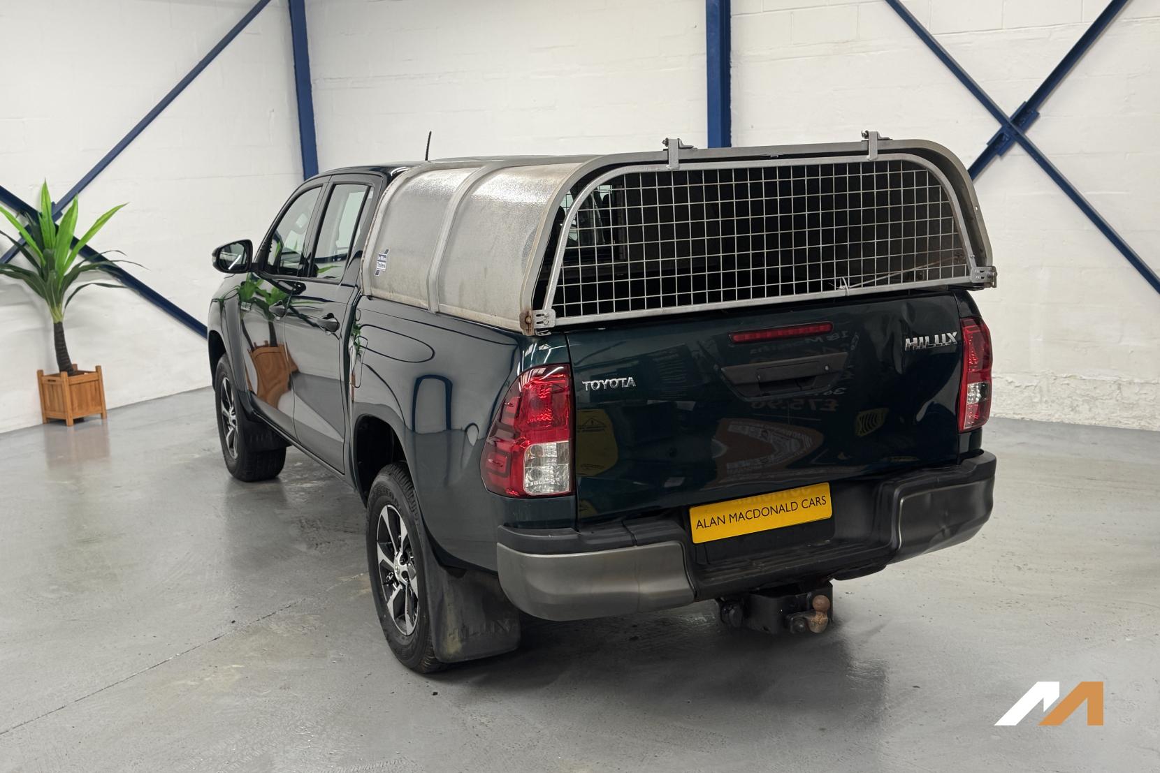 Toyota Hilux 2.4 D-4D Active Pickup Double Cab 4dr Diesel Manual 4WD Euro 6 (3.5t) (150 ps)