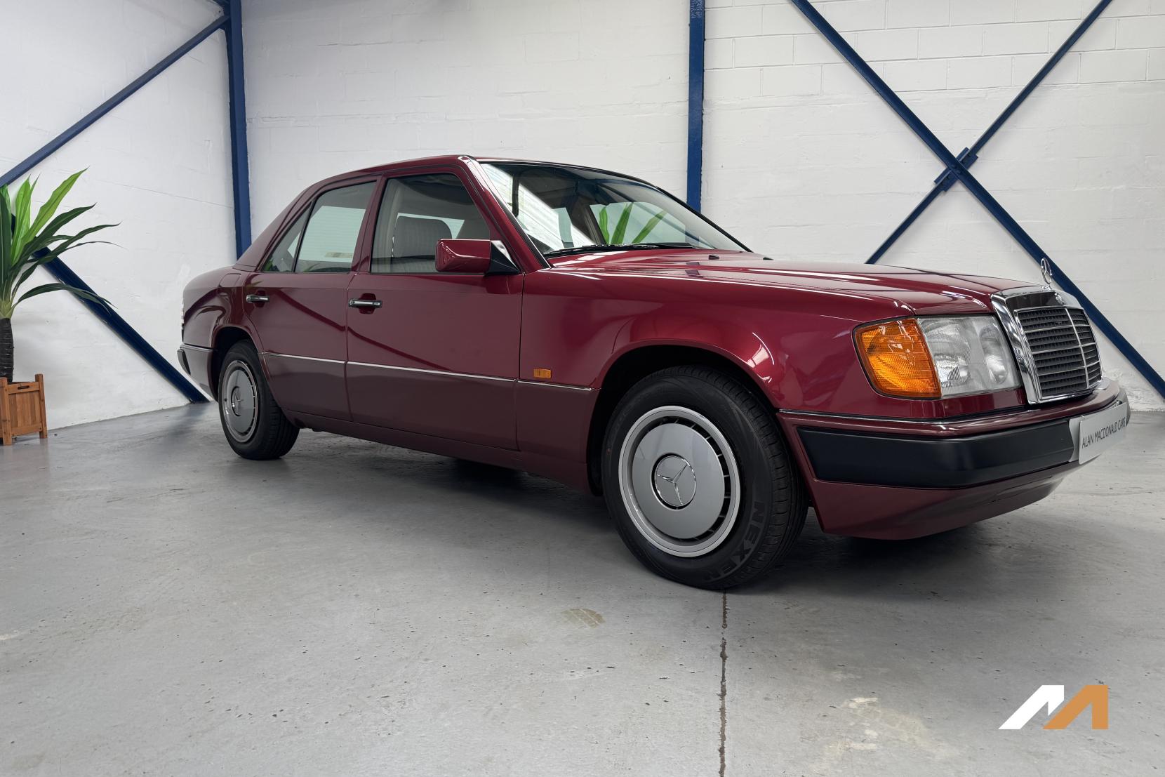 Mercedes-Benz 200 Saloon (1976 - 1993)