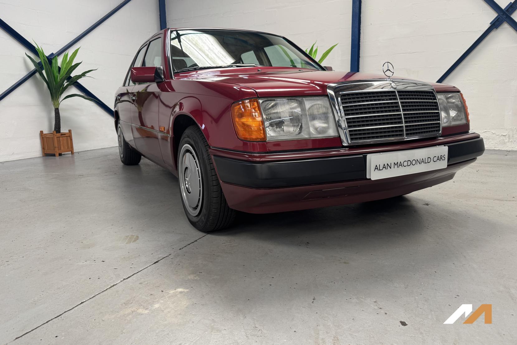 Mercedes-Benz 200 Saloon (1976 - 1993)