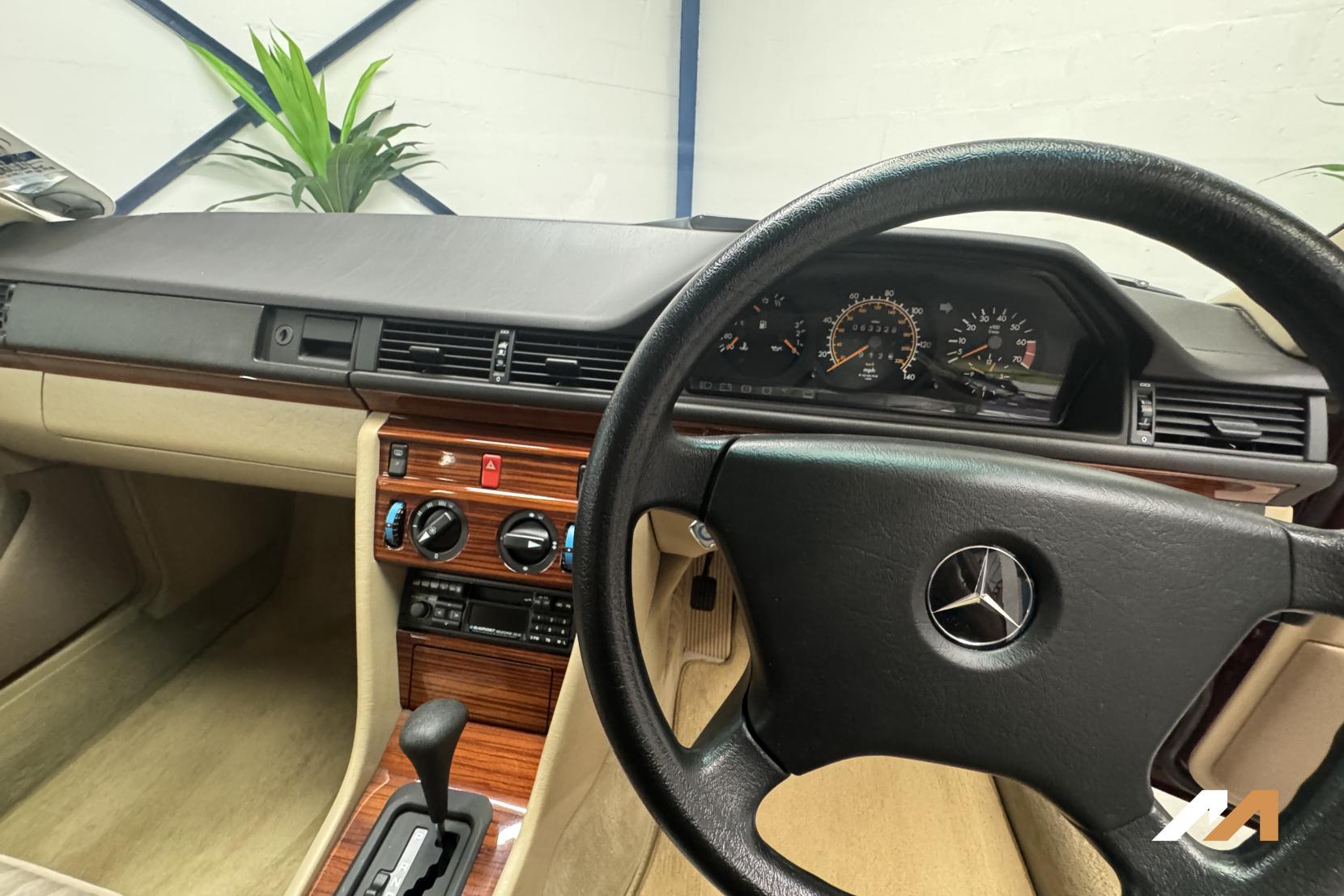 Mercedes-Benz 200 Saloon (1976 - 1993)