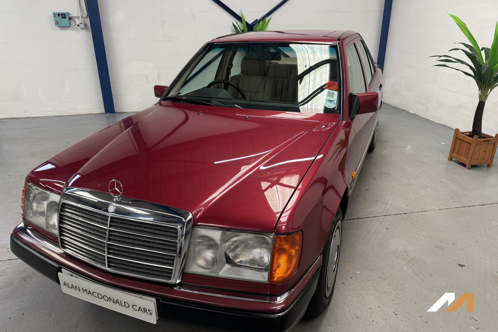 Mercedes-Benz 200 Saloon (1976 - 1993)