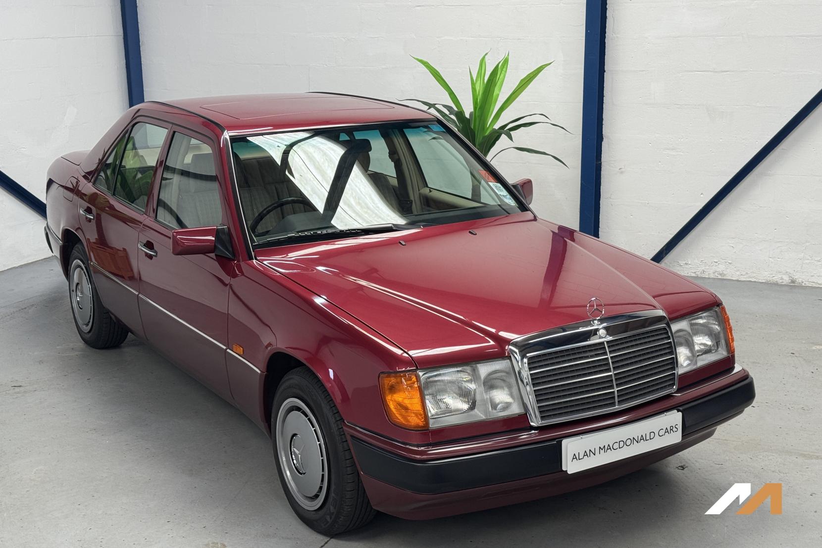 Mercedes-Benz 200 Saloon (1976 - 1993)