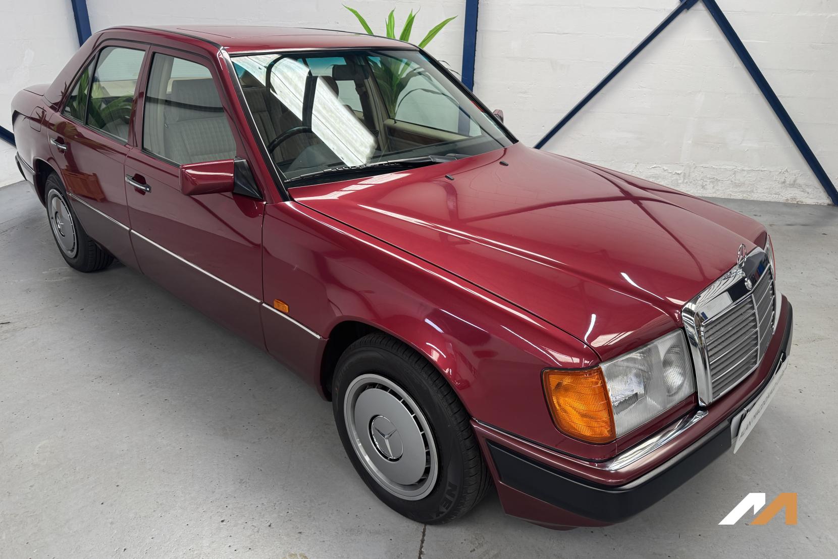 Mercedes-Benz 200 Saloon (1976 - 1993)