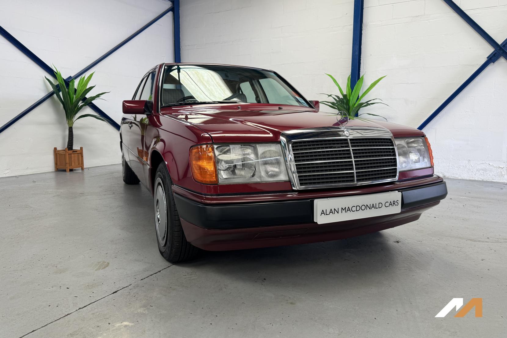 Mercedes-Benz 200 Saloon (1976 - 1993)