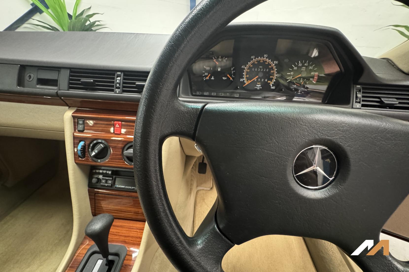Mercedes-Benz 200 Saloon (1976 - 1993)