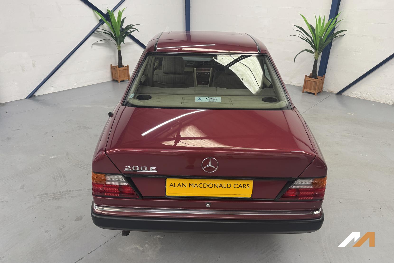 Mercedes-Benz 200 Saloon (1976 - 1993)
