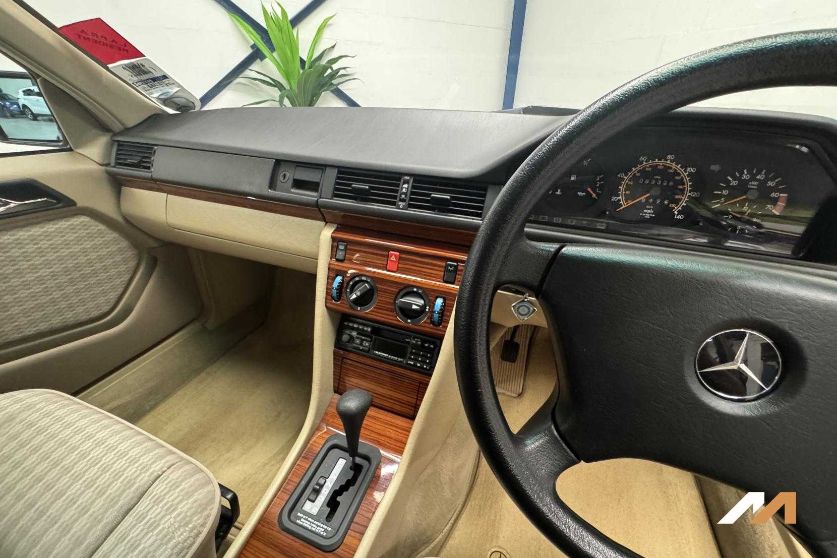 Mercedes-Benz 200 Saloon (1976 - 1993)