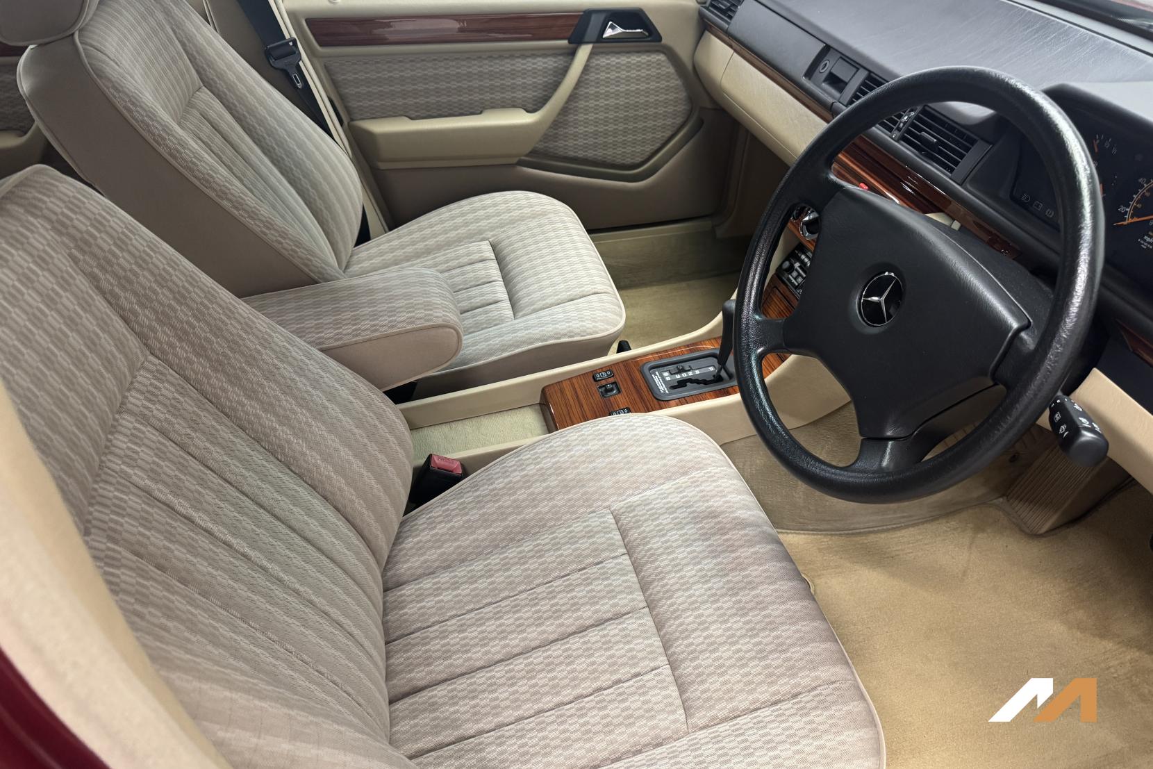 Mercedes-Benz 200 Saloon (1976 - 1993)